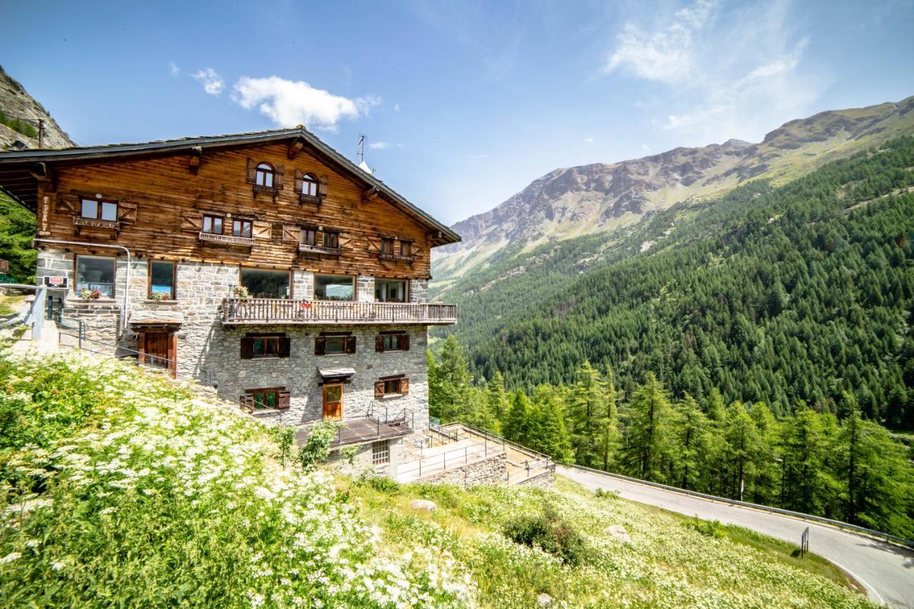 Hotel & Restaurant Perret - Mountain People Вальгризанш Екстер'єр фото