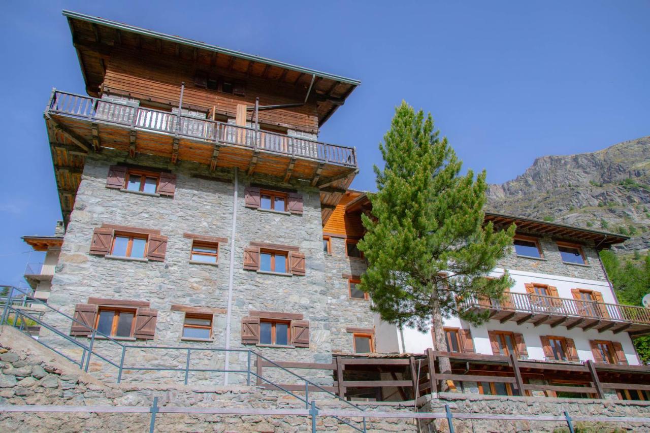 Hotel & Restaurant Perret - Mountain People Вальгризанш Екстер'єр фото